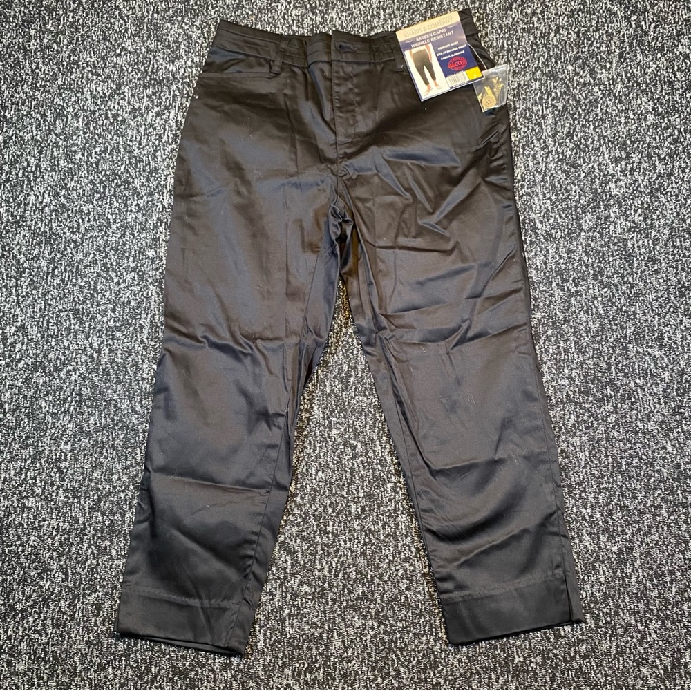 khakis and company Satin capri pants Black Size 4
